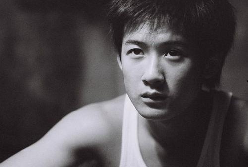 何炅爆料檀健次回忆视频,青春岁月里的点滴回忆